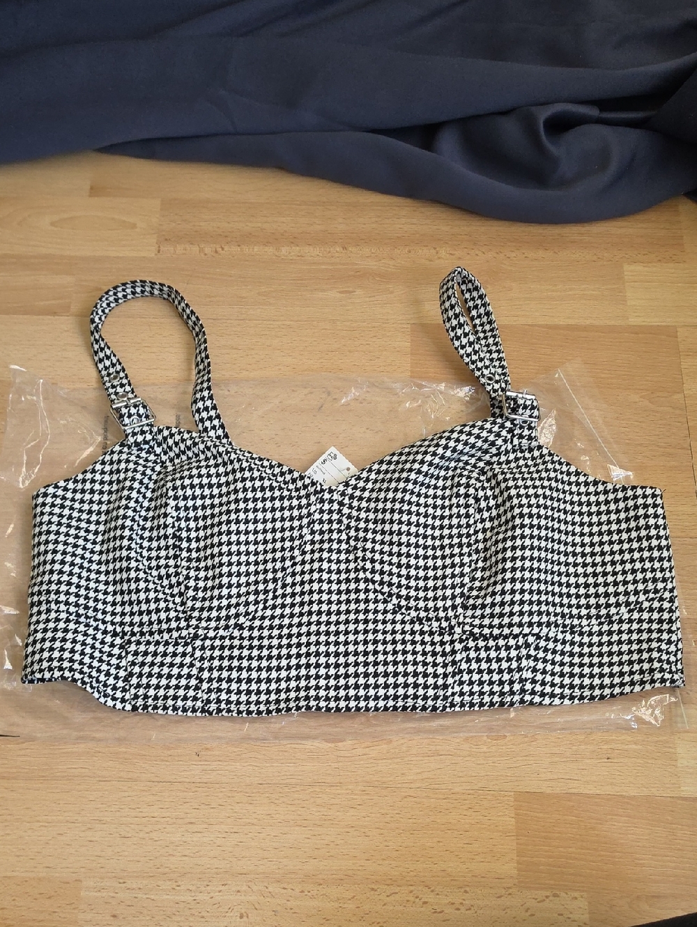 H&M Black & White Houndstooth Crop Bralette Top